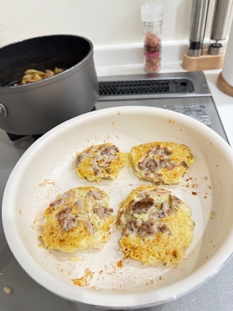 画像 形はちょとへんっだけど小さいお好み焼きを焼いてます