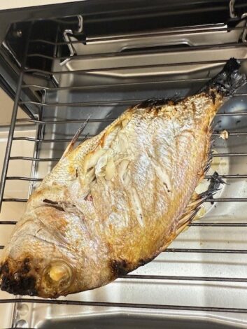 珍しく白身魚をやいてます
