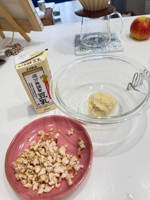 画像 豆乳で伸ばして形をつくります