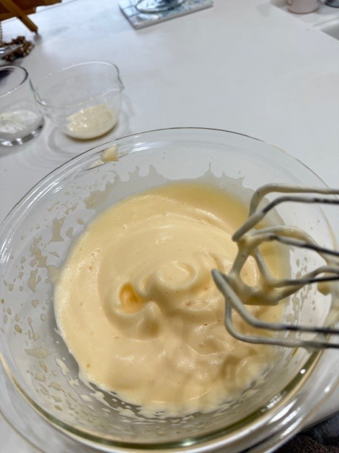 画像 玉子を泡立てます