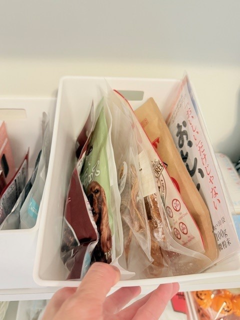 画像 封を開けてないおやつ類