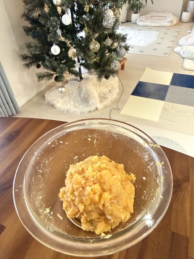 画像 かぼちゃとじゃがいもはマッシュしてミンチ肉に混ぜました