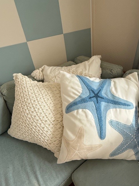 夏のクッションへと衣替え